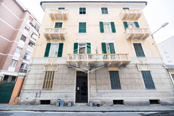 Appartamento con 7 locali in vendita in Via Servettaz, Savona