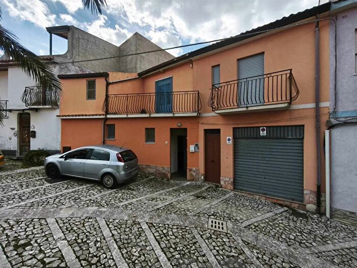 Casa con 7 locali in vendita in Via Cappuccini, Ali