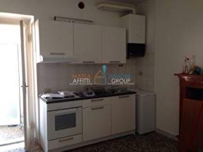 Appartamento trilocale in affitto in Via Olivo, Centro, Carrara