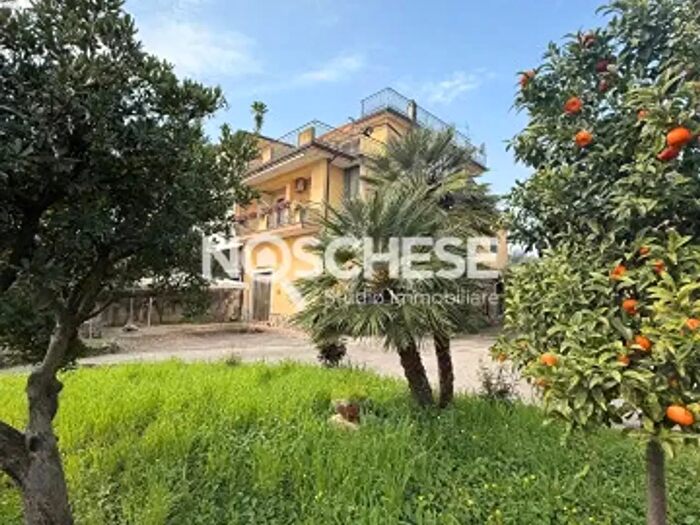 Casa con 6 locali in vendita in Via Ostaglio, Salerno