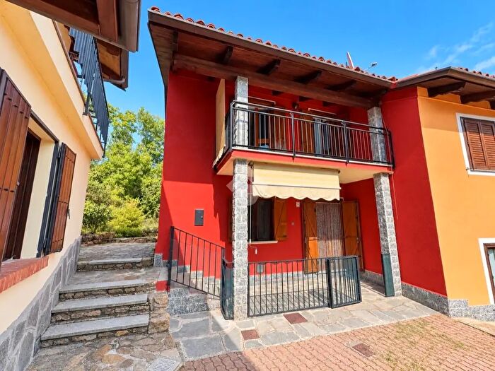 Casa quadrilocale in vendita in Via Bussoneis, Val Della Torre