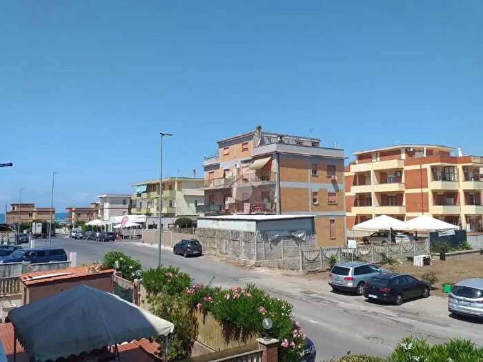 Appartamento trilocale in vendita in Via Firenze, Ardea