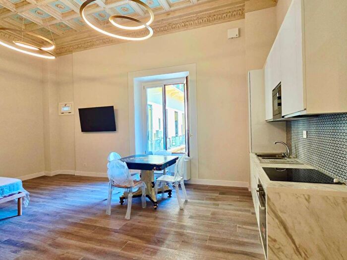 Appartamento monolocale in affitto in Largo Fratelli Alinari, Santa Maria Novella, Firenze