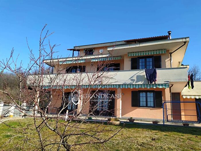 Casa con 10 locali in vendita in Regione Borgiona, Rivalba