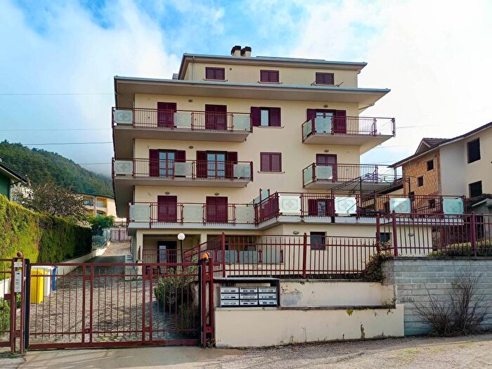 Appartamento trilocale in affitto in Via Marruvium, Pettino Cansatessa, LAquila