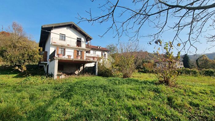 Casa con 7 locali in vendita in Strada Bussolino, Gassino Torinese