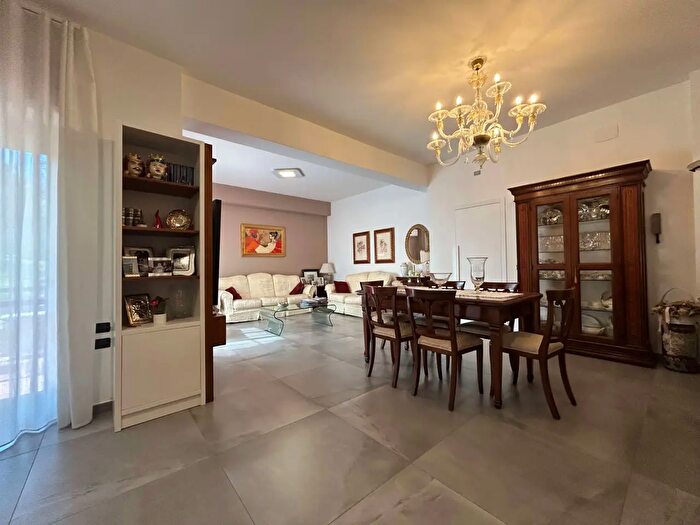 Appartamento con 5 locali in vendita in Cosenza