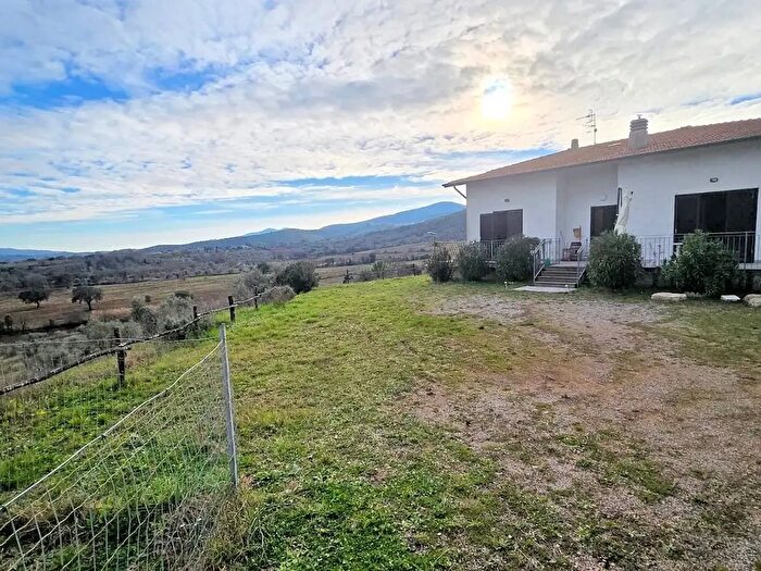 Casa quadrilocale in vendita in Via delle Scuole, Gavorrano