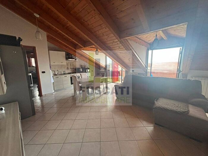 Appartamento trilocale in affitto in Via Luca Giordano, Centro, Mugnano di Napoli