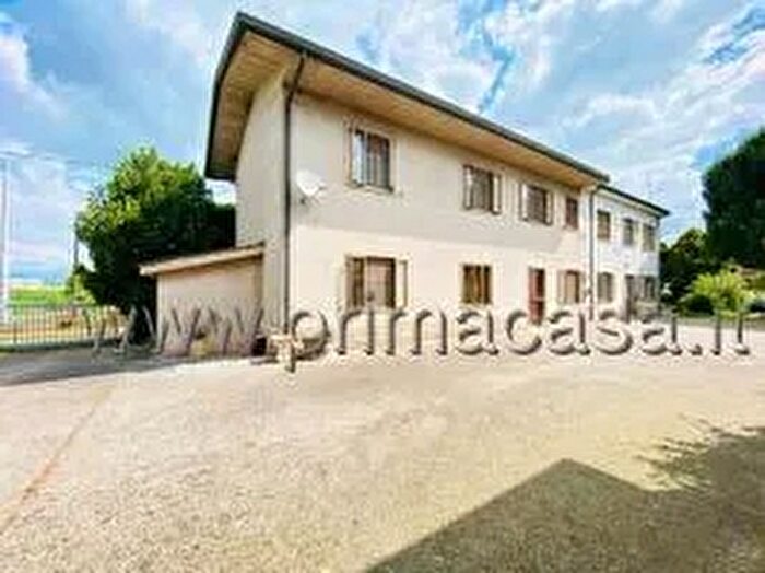 Casa con 8 locali in vendita in Via Giuseppe Garibaldi, Bovolone