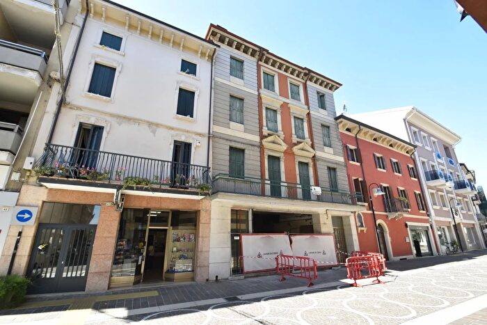 Appartamento trilocale in vendita in Corso Mazzini, Bussolengo