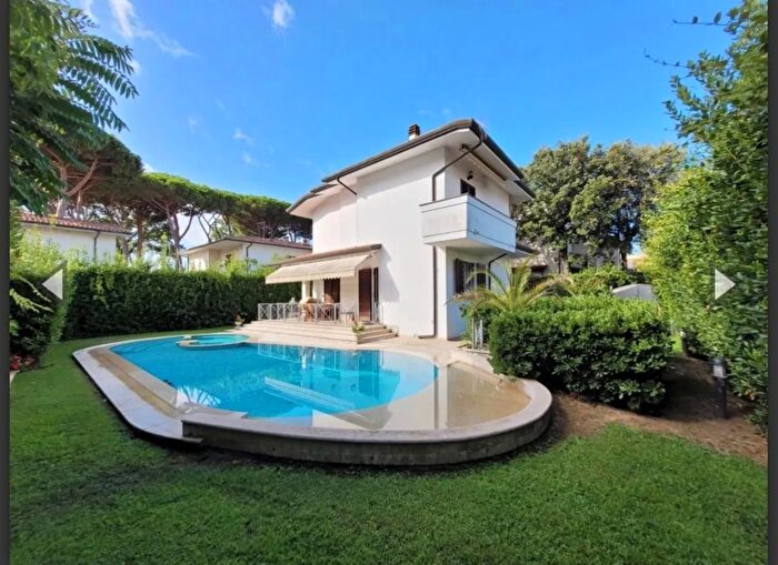 Casa con 6 locali in vendita in Via Cortona, Pietrasanta