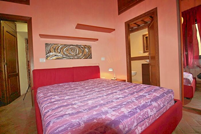 Appartamento trilocale in vendita in Scansano