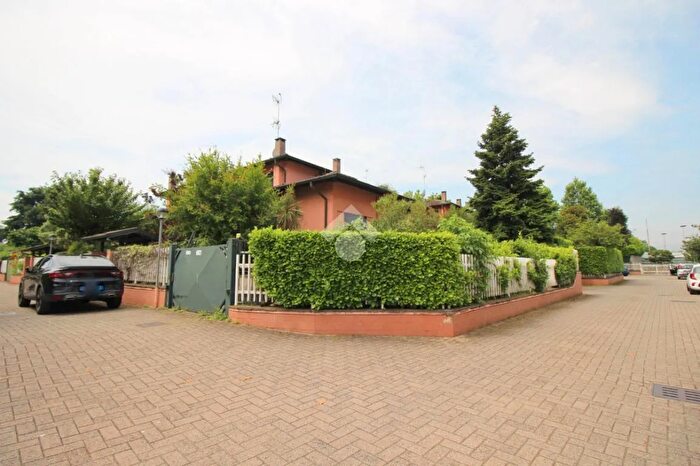 Casa con 5 locali in vendita in Via Tommaso Grossi, Rho