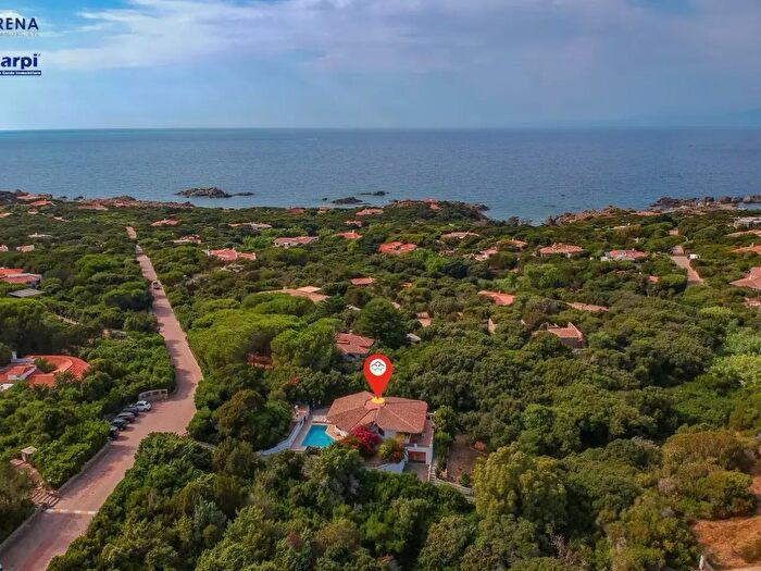 Casa con 6 locali in vendita in Aglientu