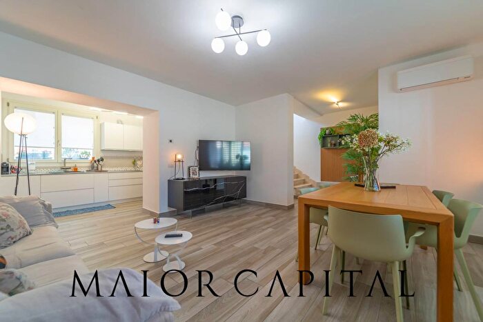 Casa quadrilocale in vendita in Via del Piave, Olbia