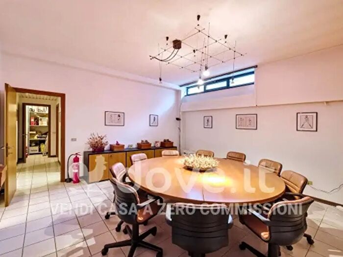 Appartamento quadrilocale in vendita in Via San Michele Arcangelo, Varese