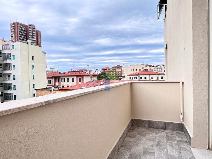 Appartamento con 7 locali in vendita in Via Lorenzo Gori, Livorno