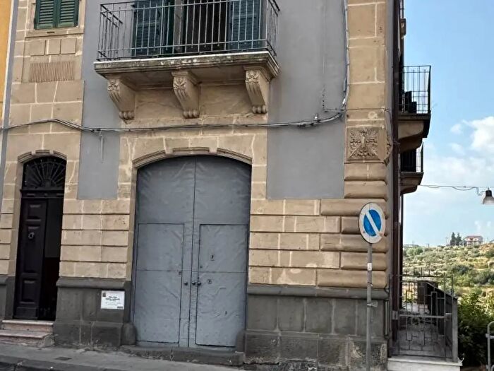 Casa con 8 locali in vendita in Via San Francesco di Paola, Militello In Val Di Catania
