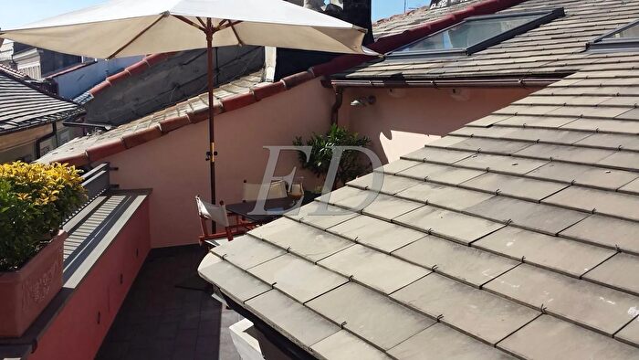 Appartamento con 7 locali in vendita in Via Spinola, Savona