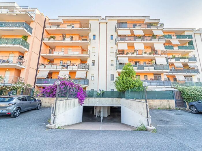 Appartamento con 5 locali in vendita in Viale delle Arti, Pomezia