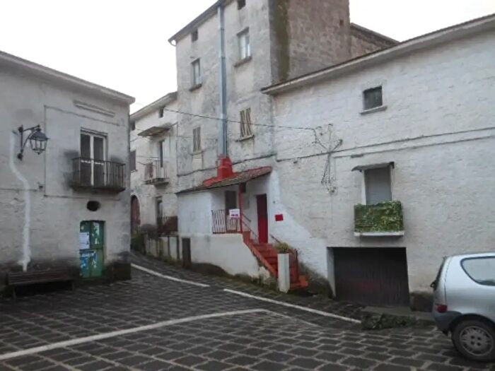 Casa con 5 locali in vendita in Galluccio