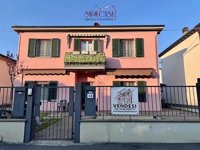 Casa con 5 locali in vendita in Faenza