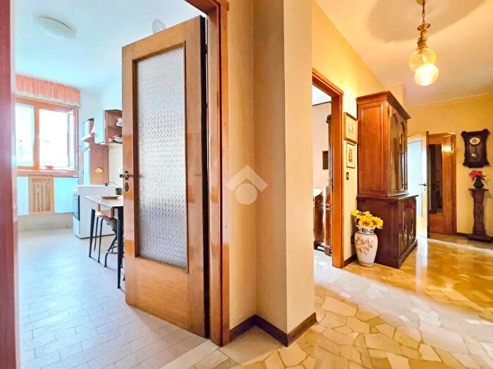 Appartamento trilocale in vendita in Via Lanfranco della Pila, Milano