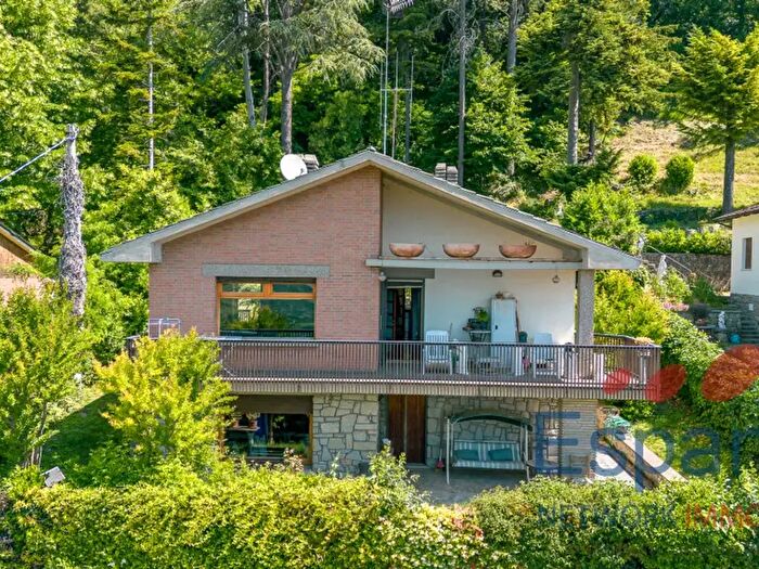 Casa con 8 locali in vendita in Vergato
