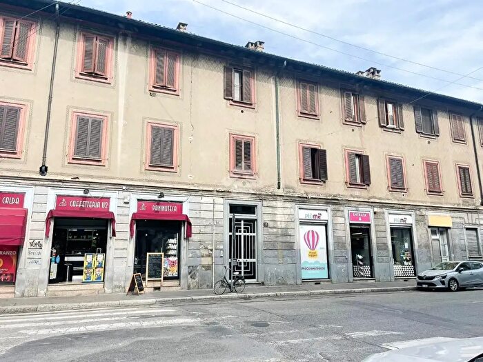 Appartamento trilocale in vendita in Via Casarsa, Milano