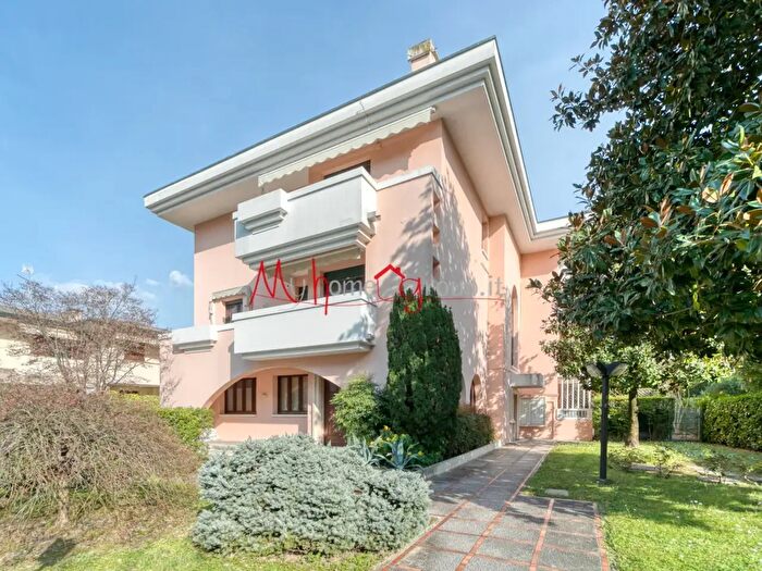 Appartamento con 5 locali in vendita in Via Valerio Flacco, Abano Terme