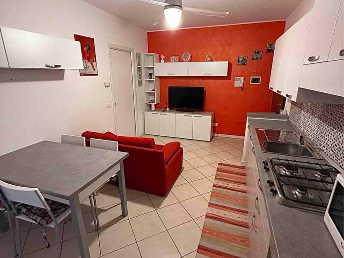 Appartamento bilocale in affitto in Via Don G Scuri, Favirano, Torre de Busi