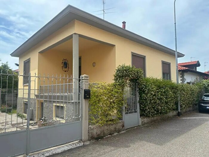 Casa trilocale in vendita in Vigevano