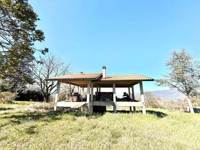 Casa con 7 locali in vendita in Via Giovanni Pascoli Snc, Cantalice