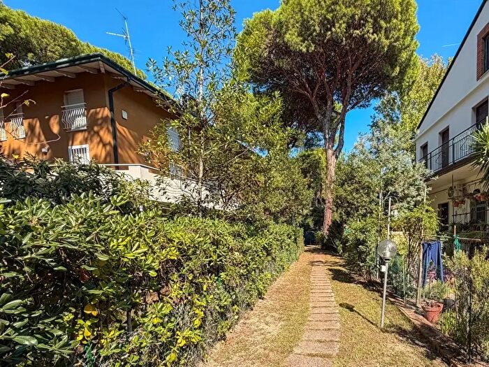 Casa con 8 locali in vendita in Viale delle Acacie, Ravenna