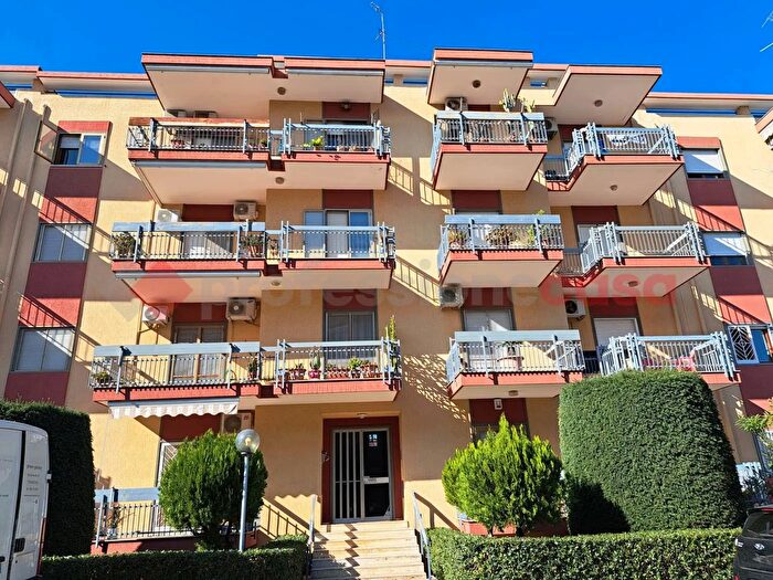 Appartamento con 5 locali in vendita in Via Ernesto Bonavoglia, Bari