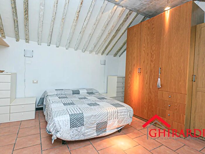 Appartamento quadrilocale in affitto in Via Paglia, Genova