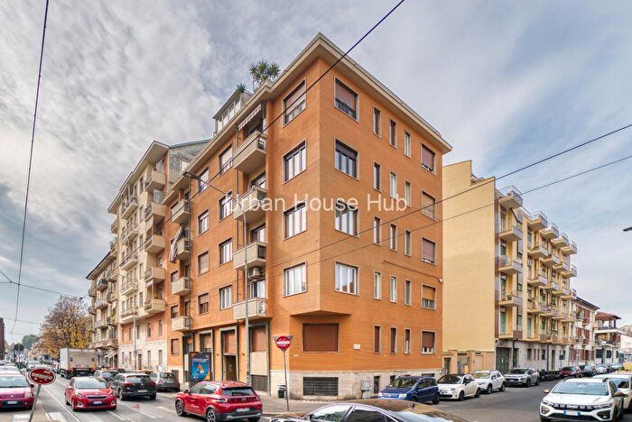 Appartamento trilocale in vendita in Via Pesaro, Torino