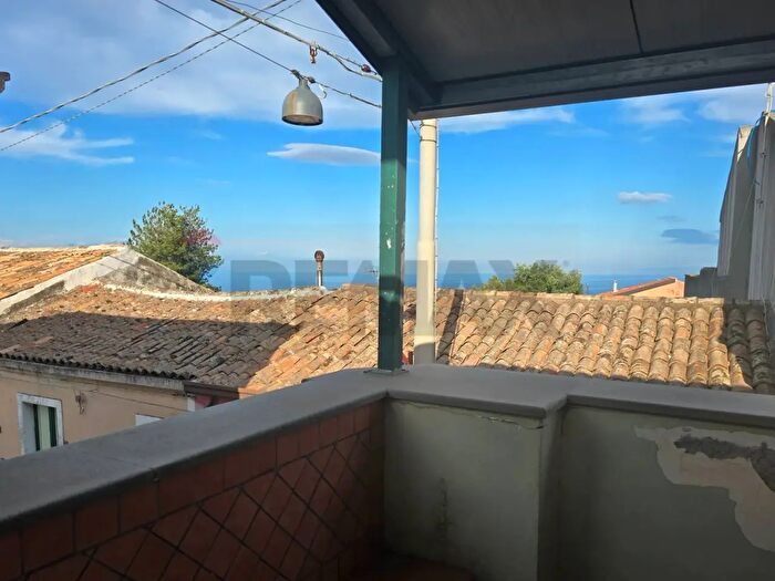 Casa con 6 locali in vendita in Via Ragonesi, Piedimonte Etneo