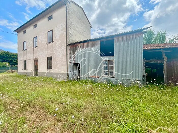 Casa con 11 locali in vendita in Massarosa