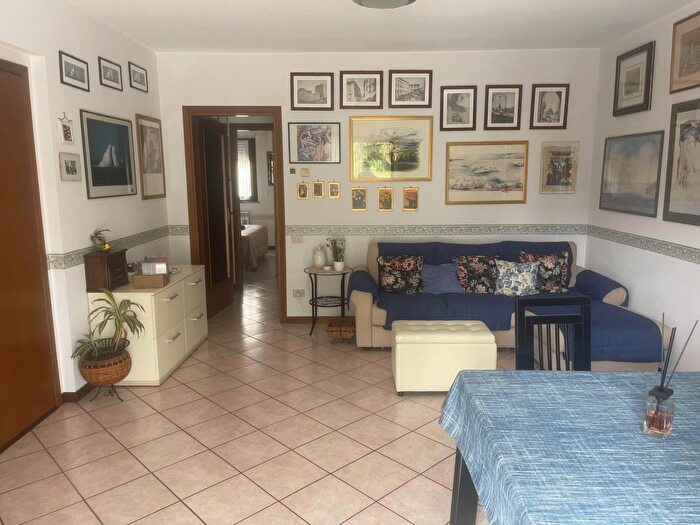 Appartamento con 7 locali in vendita in Via Giuseppe Verdi, Sassoferrato