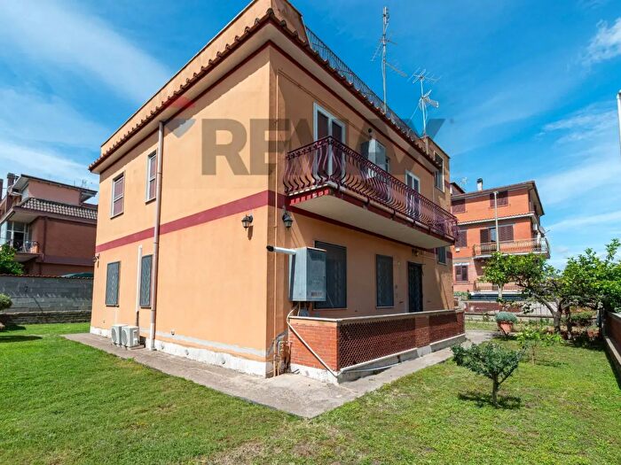 Appartamento trilocale in vendita in Via Antonio da Viterbo, Roma