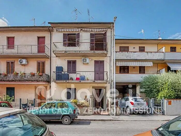 Appartamento con 6 locali in vendita in Via Isonzo, Prato
