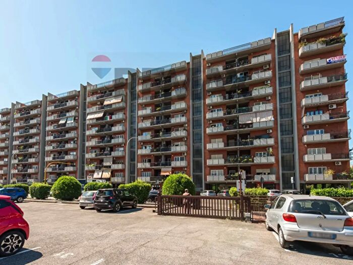 Appartamento con 5 locali in vendita in Via Davide Campari, Roma