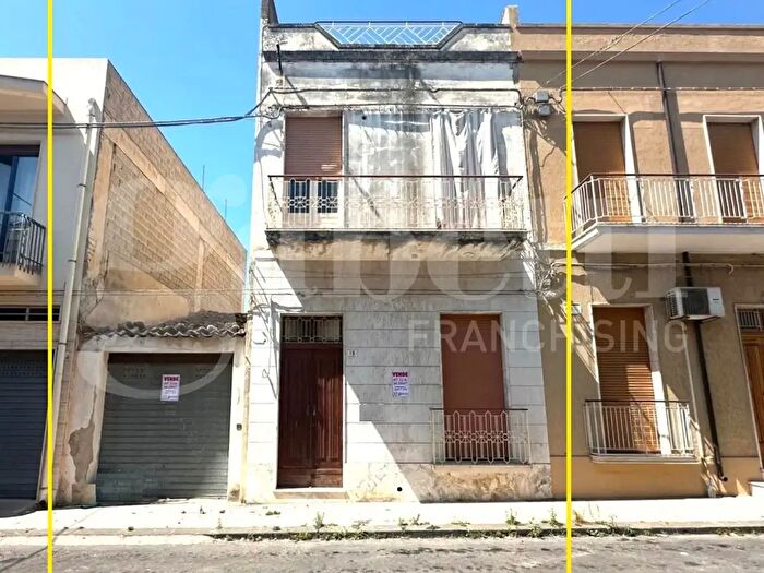 Casa con 9 locali in vendita in Via Goffredo Mameli, Avola