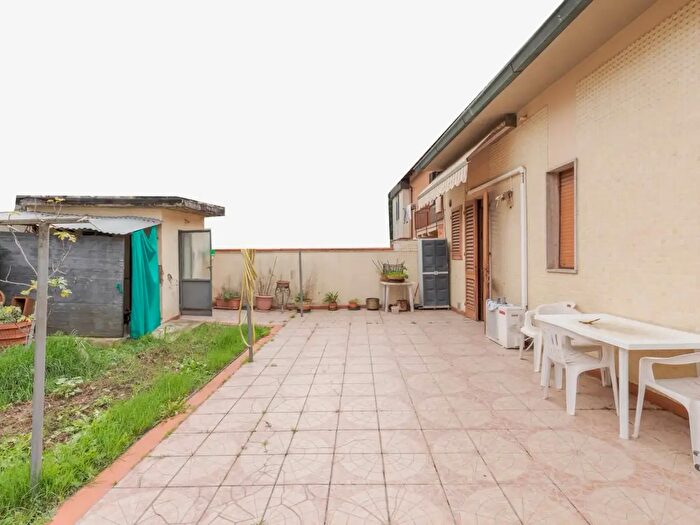 Appartamento con 5 locali in vendita in Via F De Sanctis, Lastra A Signa
