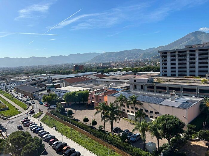 Appartamento con 5 locali in vendita in Via Pietro Ermelindo Lungaro, Palermo