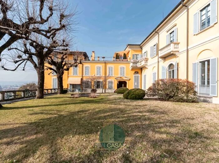 Appartamento bilocale in vendita in Via Primo Maggio Brugora Campolungo Cassina Mariaga Erba Como Lombardia Italia, Erba