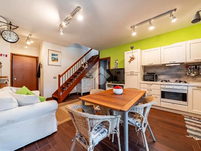 Appartamento trilocale in vendita in Via Antonio Cugini, Reggio Emilia