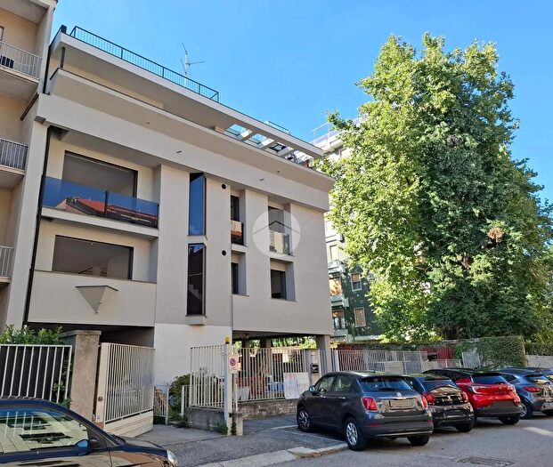 Appartamento quadrilocale in vendita in Via Cavallotti, Gallarate